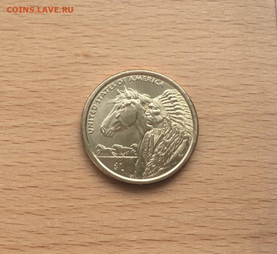 США 1$ доллар 2012 двор D Сакагавея Торговые пути 17 века - ssha_1_dollar_2012_dvor_d_sakagaveja_torgovye_puti_17_veka_indeec_korennye_zhiteli_ameriki