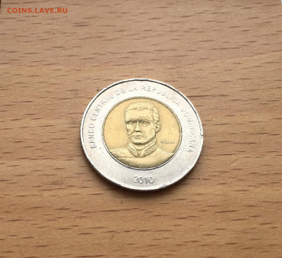 биметалл Доминикана 10 песо 2010 - IMG_8493.JPG