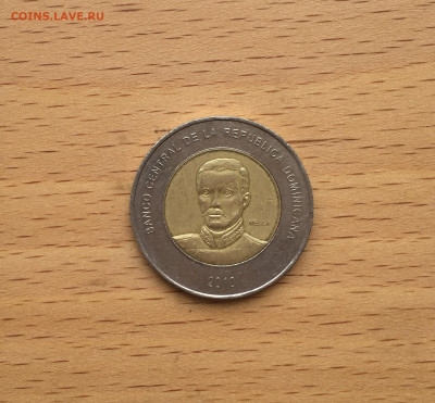 биметалл Доминикана 10 песо 2010 - IMG_8491.JPG