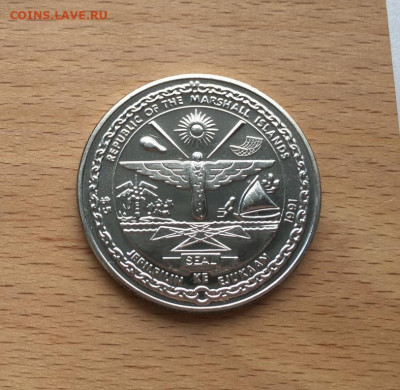 Крона Шайба Маршалловы Острова 5 долларов 1991 Орёл птица - krona_shajba_marshallovy_ostrova_5_dollarov_1991_gerojam_operacii_burja_v_pustyne_orel_ptica_fauna (1)