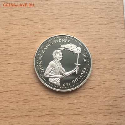 Крона Шайба Либерия 2,5$ долларов 1999 Олимпийские Игры - krona_shajba_liberija_2_5_dollarov_1999_letnie_olimpijskie_igry_sidnej_fakel_ogon_sport_olimpiada