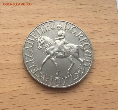 Крона Шайба Великобритания 25 пенсов 1977 25 лет правления - krona_shajba_velikobritanija_25_pensov_1977_25_let_pravlenija_korolevy_elizavety_ii