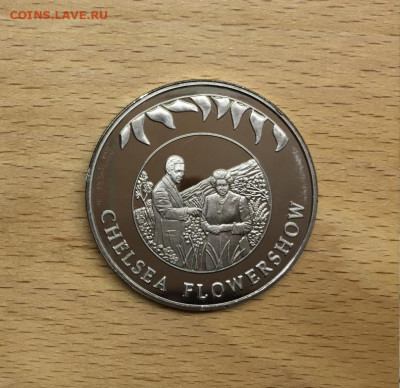 Крона Шайба Фолклендские острова 50 пенсов 2002 выставка - krona_shajba_folklendskie_ostrova_50_pensov_2002_50_let_pravleniju_elizavety_vystavka_cvetov_v_chelsi
