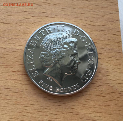 Крона Шайба Великобритания 5 фунтов 2006 80 лет Королеве - krona_shajba_velikobritanija_5_funtov_2006_80_let_so_dnja_rozhdenija_korolevy_elizavety_ii (1)