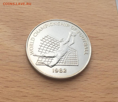 Ямайка 1$ доллар 1982 Чемпионат мира по футболу 1982 вратарь - jamajka_1_dollar_1982_chempionat_mira_po_futbolu_1982_vratar_futbol