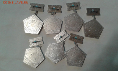 значки  кадровый работник завода Борец - 20191216_220823[1]