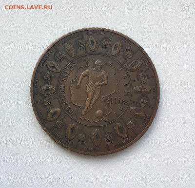 Огромная! Либерия 5$ долларов 2006 Чемпионат мира по футболу - krona_shajba_liberija_5_dollarov_2006_chempionat_mira_po_futbolu_germanija_sport_120_mm_ves_65_gramm (2)