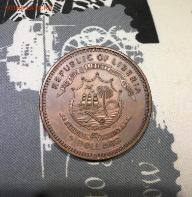 Огромная! Либерия 5$ долларов 2006 Чемпионат мира по футболу - krona_shajba_liberija_5_dollarov_2006_chempionat_mira_po_futbolu_germanija_sport_120_mm_ves_65_gramm (1)