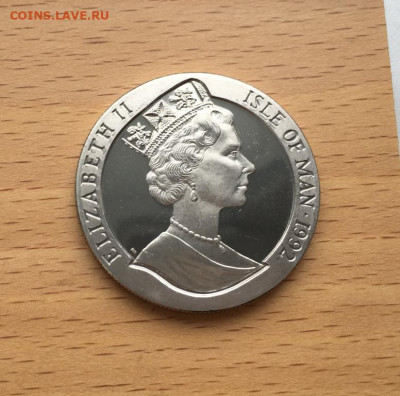 Шайба Остров Мэн 1 крона 1992  Джон С. Кейсмент Паровоз - shajba_ostrov_men_1_krona_1992_otkrytie_ameriki_dzhon_s_kejsment_zheleznaja_doroga_parovoz_poezd_zhd (1)