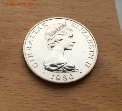 Шайба Гибралтар 1 крона 1980 175 лет со дня смерти Горацио - krona_shajba_gibraltar_1_krona_1980_175_let_so_dnja_smerti_goracio_nelson_korabl_parusnik_flot_lot_2 (5)