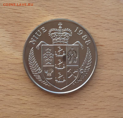 Крона Шайба Ниуэ 5$ долларов 1988 Чемпионат Европы футбол - krona_shajba_niue_5_dollarov_1988_chempionat_evropy_futbol_frg_1988 (1)