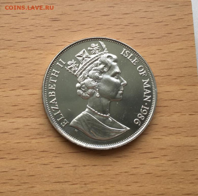 Крона Шайба Остров Мэн 1 крона 1986 Чемпионат мира по футбол - krona_shajba_ostrov_men_1_krona_1986_chempionat_mira_po_futbolu_meksika_futbolisty_sport (1)