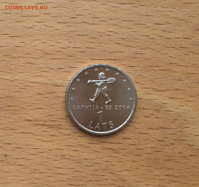 Латвия 1 лат 2004 Мальчик с пальчик - IMG_4408.JPG