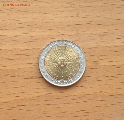 биметалл Аргентина 1 песо 2013 200 лет первой национальной м - IMG_5232.JPG