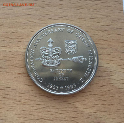 Крона Шайба Джерси 2 фунта 1993 40 лет коронации Королевы - krona_shajba_dzhersi_2_funta_1993_40_let_koronacii_korolevy_elizavety_ii