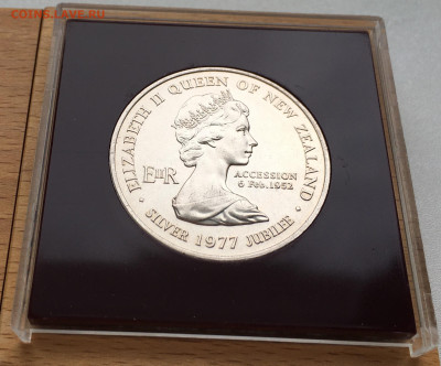 рона Шайба Новая Зеландия 1 доллар 1977 25 лет правления - IMG_5597.JPG