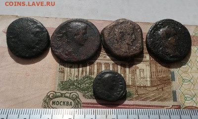 пять крупных античных монет и горста мелочи - 2