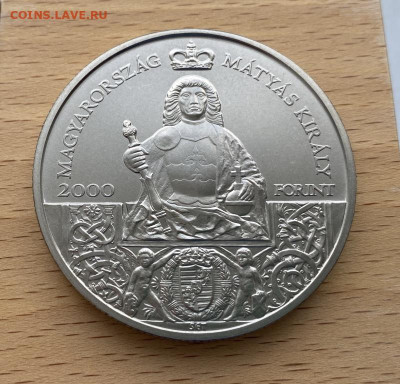 Крона Шайба Венгрия 2000 форинтов 2018 Король Матиас Корвин - ogromnaja_krona_shajba_vengrija_2000_forintov_2018_korol_matias_korvin_diametr_52_mm_ves_77_gramm