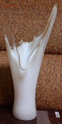 Ваза. Цветное белое стекло - ваза белая 3.JPG