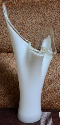 Ваза. Цветное белое стекло - ваза белая 1.JPG