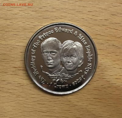 Крона Шайба Гибралтар 1 крона 1999 Свадьба Принца Эдварда - krona_shajba_gibraltar_1_krona_1999_svadba_princa_edvarda_i_sofi_ris_dzhons_portrety