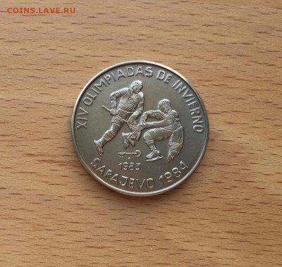 Куба 1 песо 1983 XIV зимние Олимпийские игры Хоккей - kuba_1_peso_1983_xiv_zimnie_olimpijskie_igry_saraevo_1984_khokkej_olimpiada_sport