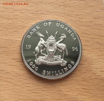 Крона Шайба Уганда 1000 шиллингов 1996 Берлин 1936 - krona_shajba_uganda_1000_shillingov_1996_100_let_olimpijskim_igram_berlin_1936_olimpiada_sport_marka (1)