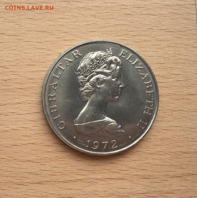 Крона Шайба Гибралтар 25 новых пенсов 1972 25 лет свадьбы - krona_shajba_gibraltar_25_novykh_pensov_1972_25_let_svadby_elizavety_ii_i_princa_filippa (1)