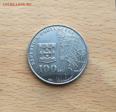 Португалия 100 эскудо 1987 Амадеу ди Соуза-Кардозу - portugalija_100_eskudo_1987_100_let_so_dnja_rozhdenija_amadeu_di_souza_kardozu (1)