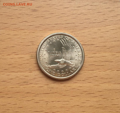 США 1$ доллар 2000 двор P Сакагавея Индианка Парящий Орёл - ssha_1_dollar_2000_dvor_p_sakagaveja_indianka_parjashchij_orel