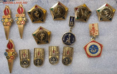 значки Универсиада 1973 14 штук 24.08.23. 22:00 МСК - 100_6855.JPG