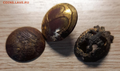 2 пуговицы(корона, якорь) и кокарда до 22.10.23. - 20231009_150131