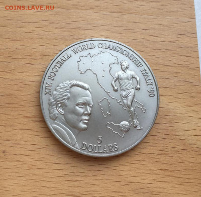 Крона Шайба Ниуэ 5$ долларов 1990 Чемпионат мира по футболу - krona_shajba_niue_5_dollarov_1990_chempionat_mira_po_futbolu_italija_sport_futbolist