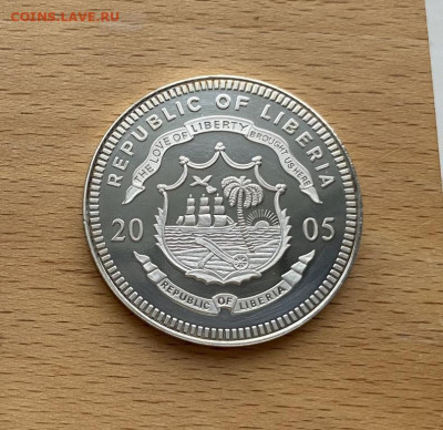 Крона Шайба Либерия 10$ долларов 2005 Италия эмаль - krona_shajba_liberija_10_dollarov_2005_chempionat_mira_po_futbolu_2006_italija_serebrenie_sport (1)