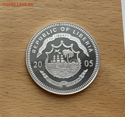 Крона Шайба Либерия 10$ долларов 2005 Саудовская Аравия - krona_shajba_liberija_10_dollarov_2005_chempionat_mira_po_futbolu_2006_saudovskaja_aravija_serebrenie (1)