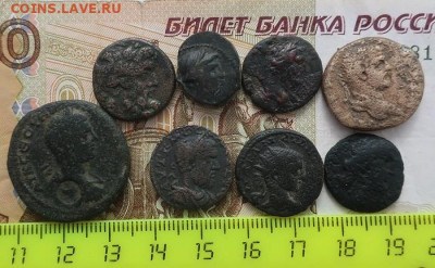 восемь античных монет из медных сплавов - 1