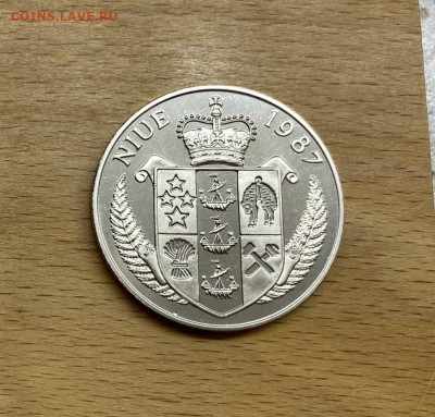 Крона Шайба Ниуэ 5 долларов 1987 Борис Беккер - krona_shajba_niue_5_dollarov_1987_olimpijskie_igry_seul_1988_tennis_boris_bekker_sport_olimpiada (1)