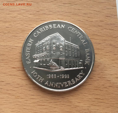 Крона Шайба Восточные Карибы 2$ доллара 1993 10 лет Централь - krona_shajba_vostochnye_kariby_2_dollara_1993_10_let_centralnomu_banku_karibskie_territorii