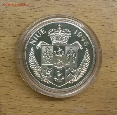 Крона Шайба Ниуэ 5$ долларов 1996 Корабль Resolution Парусни - IMG_8026.JPG