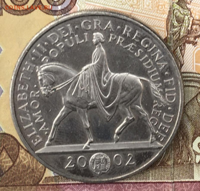 Великобритания Шайба 5 фунтов 2002 50 лет правления до 18.09 - IMG_E0571.JPG