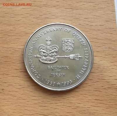 Крона Шайба Джерси 2 фунта 1993 40 лет коронации Королевы - krona_shajba_dzhersi_2_funta_1993_40_let_koronacii_korolevy_elizavety_ii