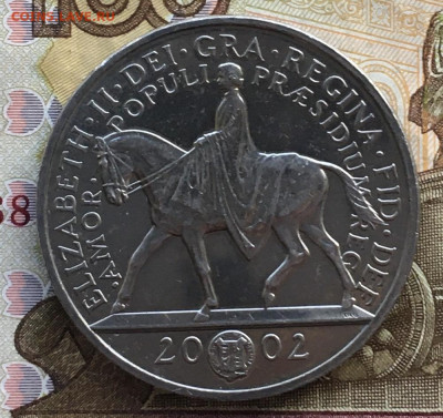 Великобритания Шайба 5 фунтов 2002 50 лет правления до 20.10 - IMG_E1968.JPG