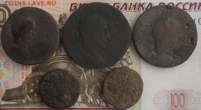 Восемь уставших античных медных монет - 4