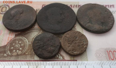 Восемь уставших античных медных монет - 2