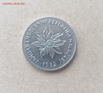 Мадагаскар 5 франков 1982 год - IMG20241107115911