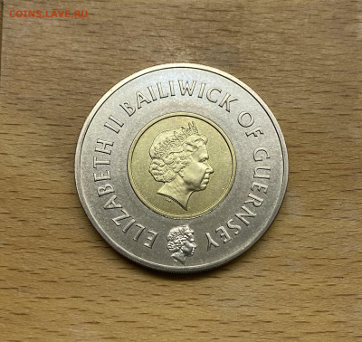 Крона Шайба Гернси 5 фунтов 1999 Миллениум биметалл - IMG_0249.JPG