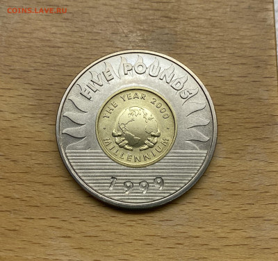 Крона Шайба Гернси 5 фунтов 1999 Миллениум биметалл - IMG_0244.JPG