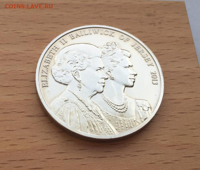 Крона Шайба Джерси 5 фунтов 2013 60 лет коронации Елизаветы - krona_shajba_dzhersi_5_funtov_2013_60_let_koronacii_elizavety (3)