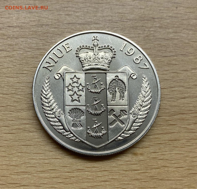 Крона Шайба Ниуэ 5$ долларов 1987 Олимпийские Игры Сеул 1988 - IMG_1327.JPG