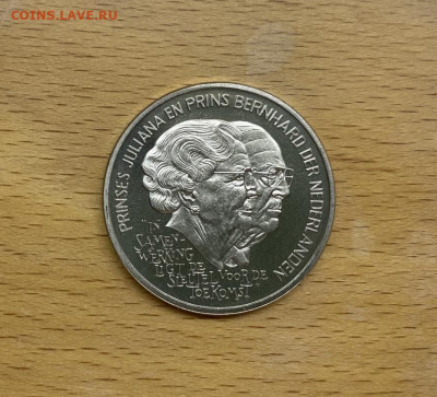 Нидерланды 2½ ЭКЮ 2,5 1994 85 лет со дня рождения Королевы-м - niderlandy_2_ekju_2_5_1994_85_let_so_dnja_rozhdenija_korolevy_materi